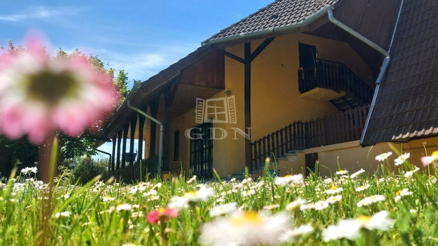 Eladó nyaraló, Balatonkeresztúron 83 M Ft, 7+1 szobás