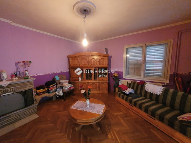 Eladó családi ház, Siófokon 135 M Ft, 9 szobás