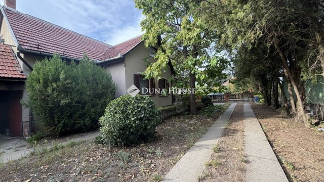 Eladó családi ház, Dánszentmiklóson 80 M Ft, 3 szobás