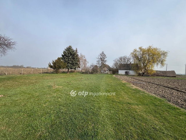 Eladó családi ház, Mohácson 30 M Ft, 2 szobás