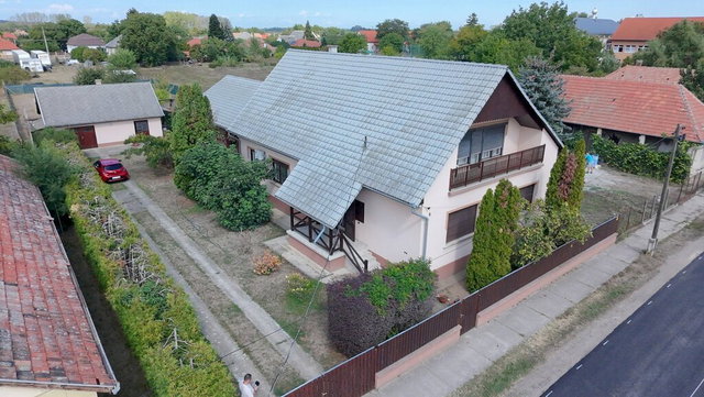 Eladó családi ház, Nyáregyházán 110 M Ft, 7 szobás