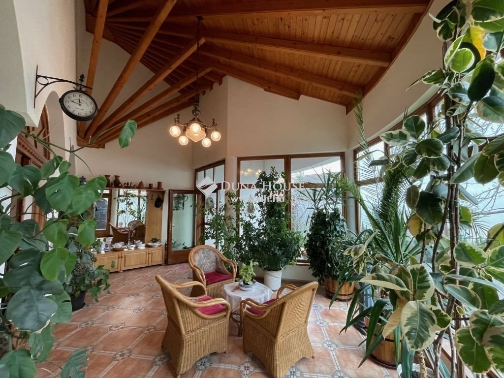 5 bed · 205m² · 214.900.000 ft