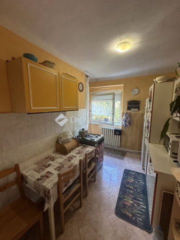 Eladó téglalakás, Pécsett 29 M Ft, 3 szobás