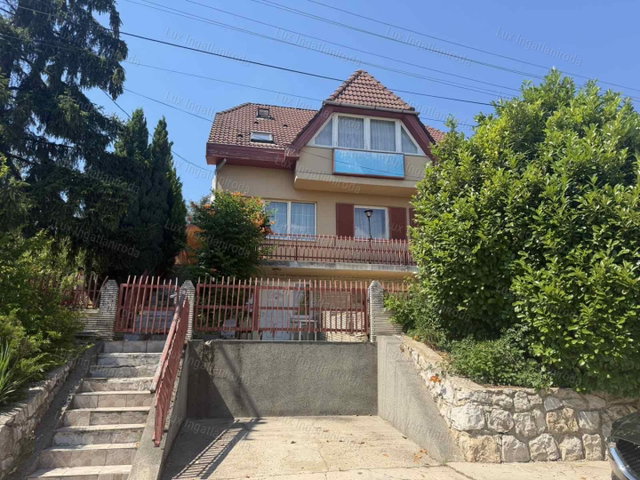 Eladó hotel, Tatabányán 89.9 M Ft, 9 szobás