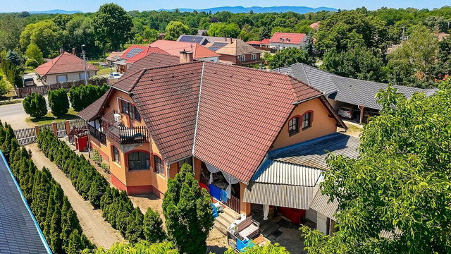 Eladó családi ház, Vácrátóton 119.99 M Ft, 7 szobás