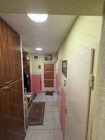 Eladó panellakás, Tatabányán 39.99 M Ft, 1+2 szobás