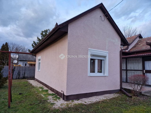 Eladó családi ház, Balatonfenyvesen 89.99 M Ft, 5 szobás