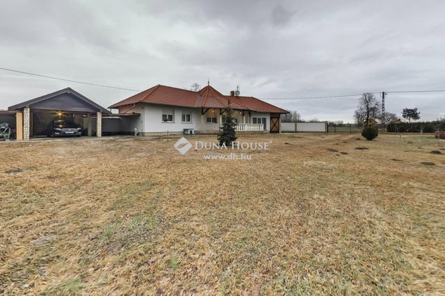 Eladó családi ház, Kecskeméten 111 M Ft, 5 szobás