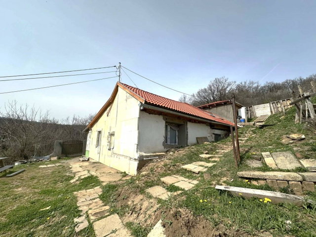 Eladó családi ház, Pécsett 72 M Ft, 3 szobás