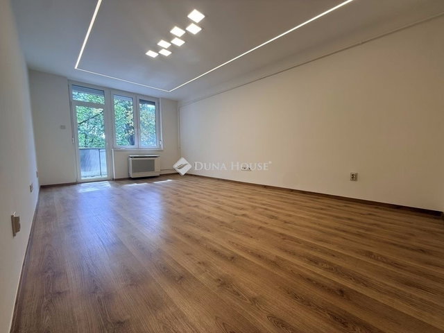 Eladó téglalakás, Kecskeméten 57.9 M Ft, 2 szobás