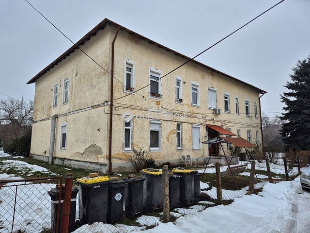 Eladó téglalakás, Ácson 25 M Ft, 3 szobás