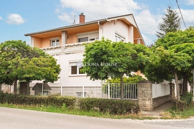Eladó családi ház, Vecsésen 139.99 M Ft, 5 szobás