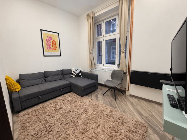 Kiadó téglalakás, albérlet, Budapesten, V. kerületben, 2 szobás