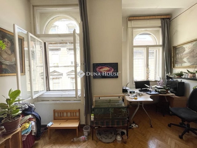 Eladó téglalakás, Budapesten, VI. kerületben 99.9 M Ft, 2 szobás