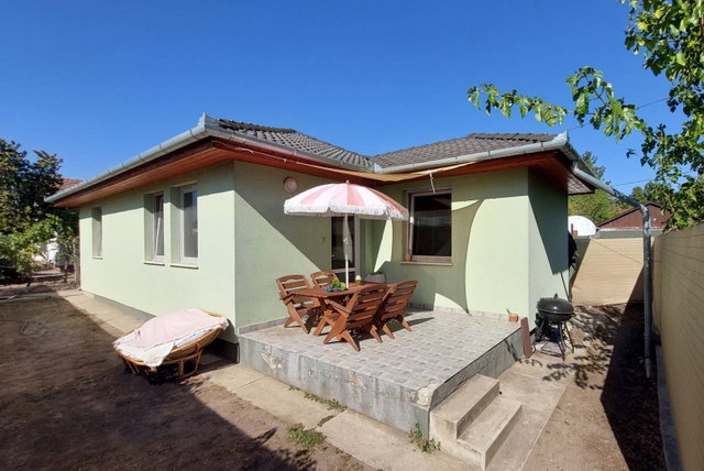 Eladó családi ház, Szigetszentmiklóson 79.9 M Ft, 2 szobás