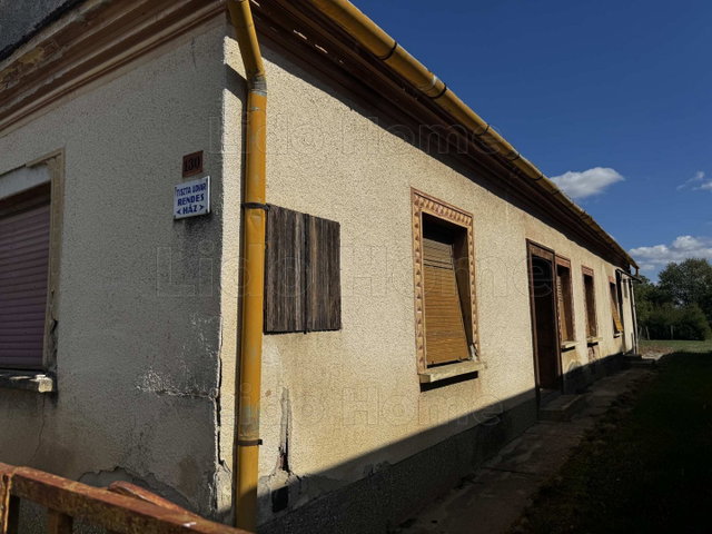 Eladó családi ház, Porrogszentkirályon 4.5 M Ft, 2 szobás