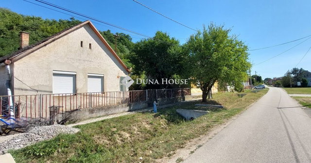 Eladó családi ház, Csikóstőttősön 7.9 M Ft, 2 szobás