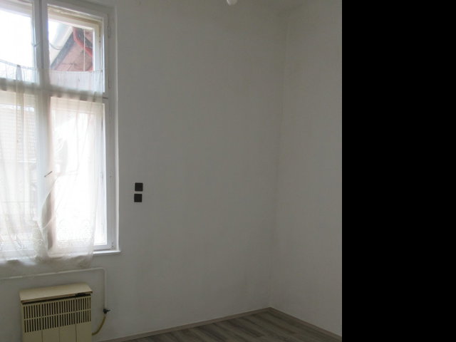 Eladó családi ház, Debrecenben 33 M Ft, 2 szobás