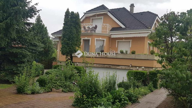 Eladó családi ház, Bükön 169 M Ft, 9+1 szobás