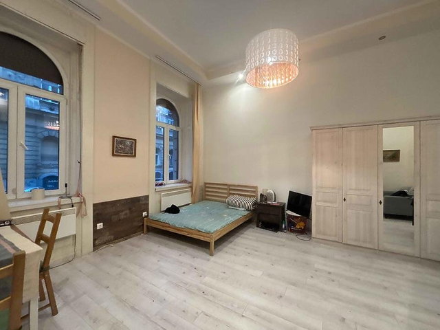 Eladó téglalakás, Budapesten, VI. kerületben, Eötvös utcában