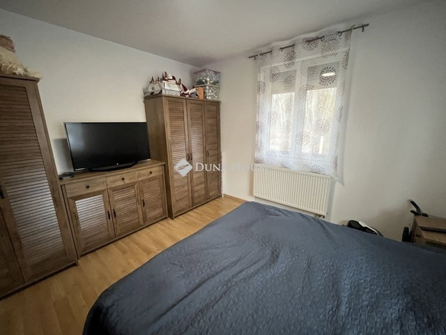 Eladó családi ház, Dánszentmiklóson 81.9 M Ft, 4 szobás
