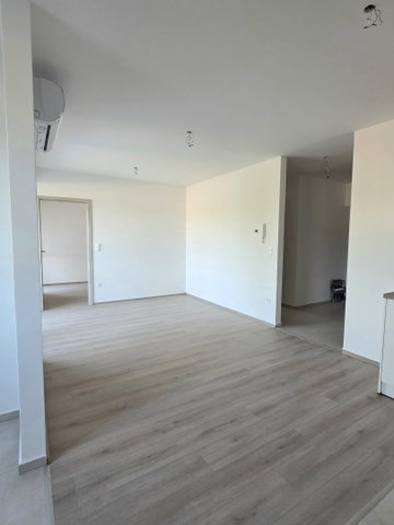 Eladó téglalakás, Győrött 0.3 M Ft, 3 szobás