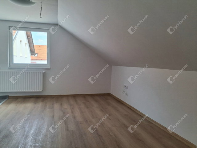 Eladó téglalakás, Komáromban 0.19 M Ft, 1 szobás