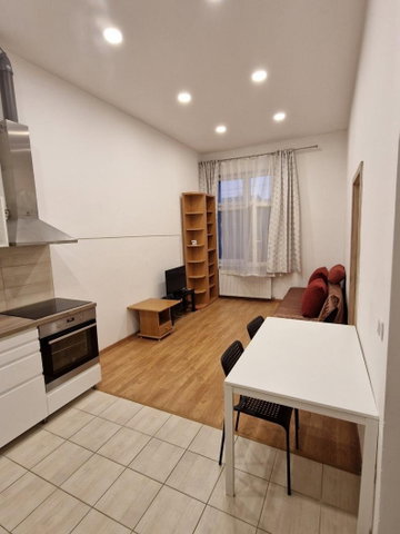Kiadó téglalakás, albérlet, Komáromban 200 E Ft / hó