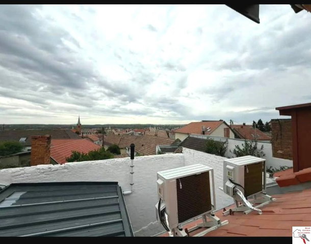 Eladó családi ház, Pécsett 54.9 M Ft, 3 szobás