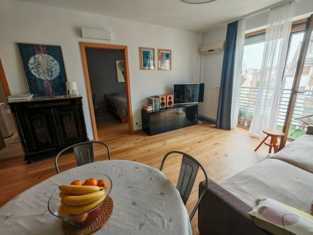 Eladó téglalakás, Budapesten, VI. kerületben, Aradi utcában