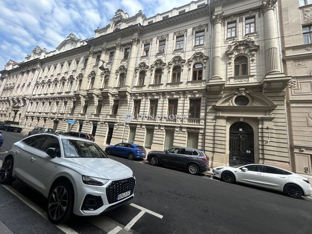 Eladó üzlethelyiség, Budapesten, V. kerületben 178.5 M Ft
