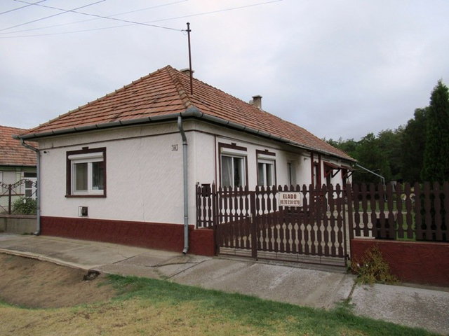Eladó családi ház, Kakucson 38.5 M Ft, 2 szobás