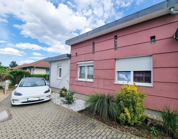 Eladó ikerház, Szombathelyen 87 M Ft, 3 szobás