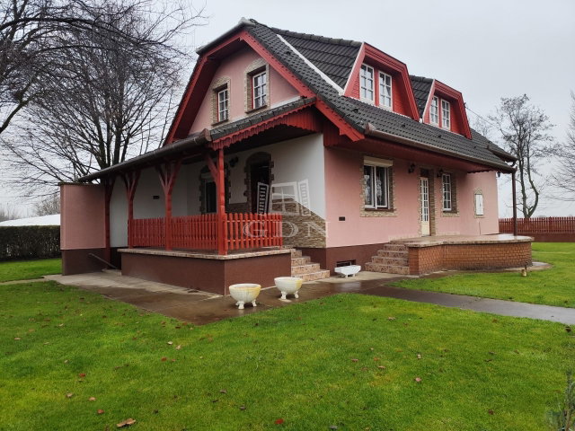 Eladó családi ház, Kiskunfélegyházán 84.9 M Ft, 3 szobás