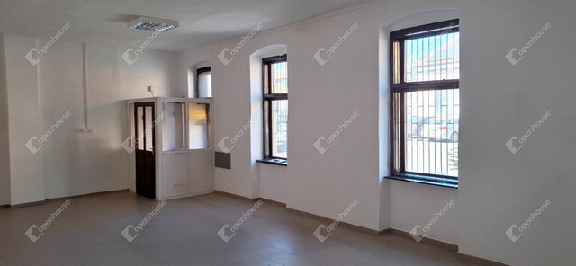 Eladó üzlethelyiség, Sátoraljaújhelyen 32 M Ft, 5 szobás