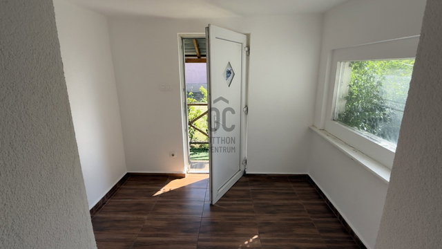 Eladó családi ház, Tégláson 33 M Ft, 2 szobás