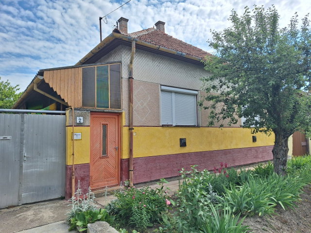 Eladó családi ház, Hódmezővásárhelyen, Csík utcában
