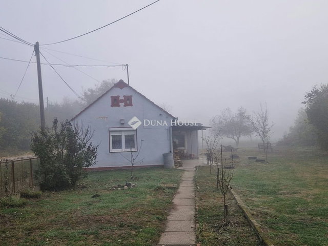 Eladó családi ház, Csányoszrón 8.5 M Ft, 3 szobás