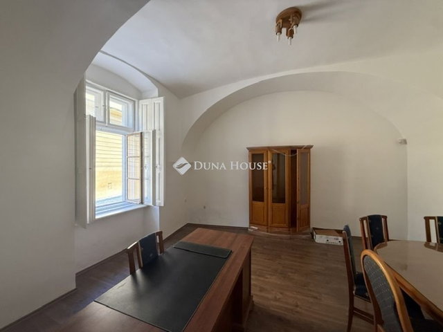 Eladó téglalakás, Pécsett 59.9 M Ft, 1 szobás