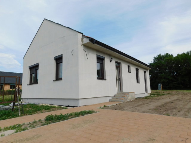 Eladó családi ház, Cserszegtomajon 91.5 M Ft, 3+1 szobás