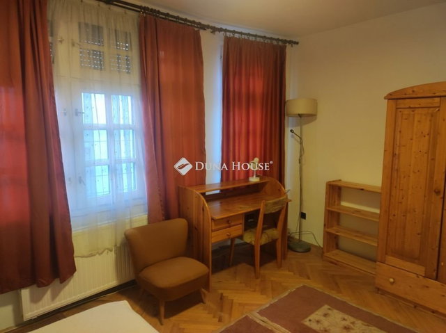 Kiadó téglalakás, albérlet, Pécsett 150 E Ft / hó, 1+1 szobás