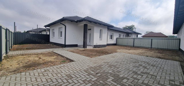 Eladó ikerház, Cegléden 60 M Ft, 3 szobás / költözzbe.hu