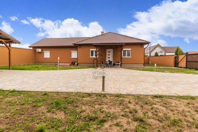 Eladó családi ház, Monoron 85.5 M Ft, 4 szobás