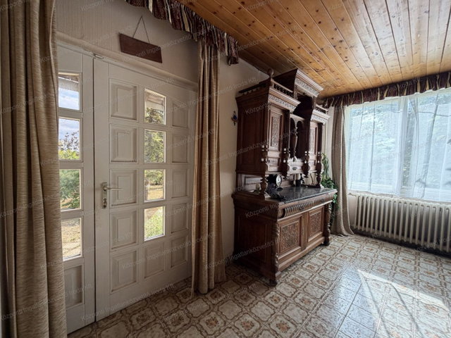 Eladó családi ház, Oroszlányban 89.9 M Ft, 4 szobás