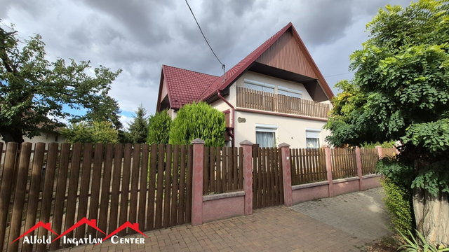 Eladó családi ház, Bélmegyeren 52 M Ft, 5 szobás