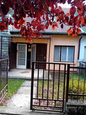 Eladó nyaraló, Siófokon 45 M Ft, 4 szobás / költözzbe.hu