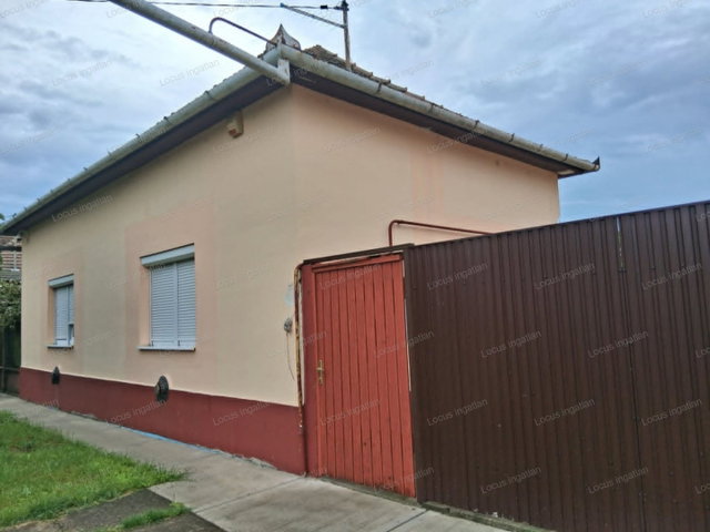 Eladó családi ház, Törökszentmiklóson 16.5 M Ft, 2 szobás