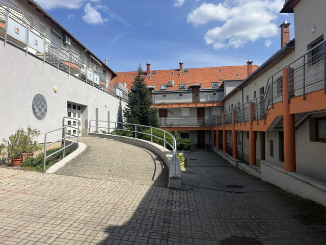 Eladó garázs, Dombóváron, Kossuth Lajos utcában 3.8 M Ft