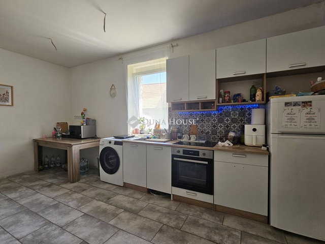 Eladó családi ház, Szentdénesen 39.9 M Ft, 4 szobás