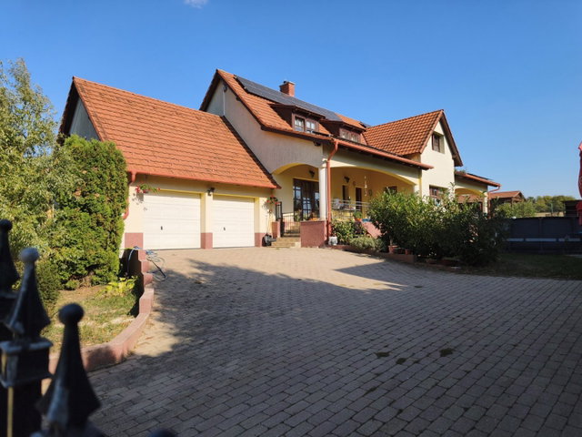 Eladó családi ház, Hárskúton 159.9 M Ft, 6 szobás